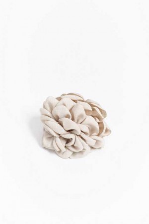 Women Gina Tricot Big Flower Hair Clips Beige | 17SIXZFDC